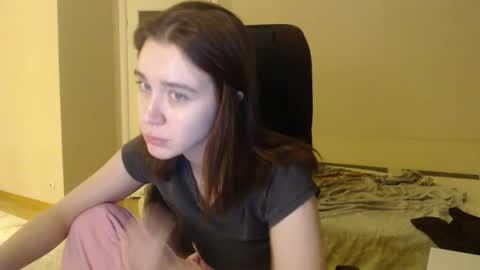 Snapshot of amoremeoww chatting on 02/04/25, 04:15 miss unforgettable online show from 02/04/25, 04:15