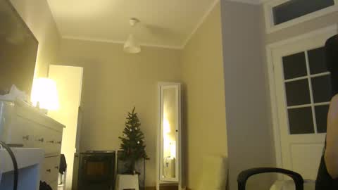 Snapshot of amoremeoww chatting on 02/09/25, 10:42 miss unforgettable online show from 02/09/25, 10:42