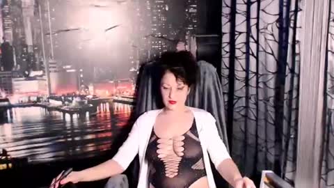 Sarah online show from 11/18/25, 06:45