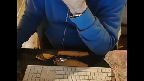 Snapshot of amslave4f chatting on 12/13/24, 01:22 amslave4f online show from 12/13/24, 01:22