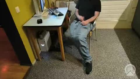 Snapshot of amstsagger chatting on 10/24/25, 08:27 amstsagger online show from 10/24/25, 08:27