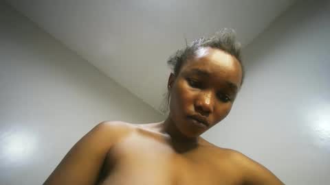 Snapshot of amunetlover chatting on 10/31/25, 10:49 shantel online show from 10/31/25, 10:49