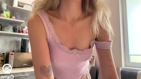 Snapshot of amy_chill chatting on 09/26/25, 12:42 Amy Chill online show from 09/26/25, 12:42