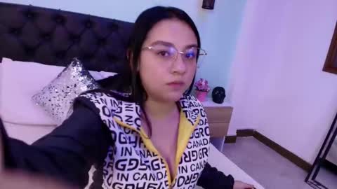 Snapshot of amy_ferreira chatting on 09/14/25, 10:53 Aleja   online show from 09/14/25, 10:53