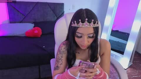 Snapshot of amy_fox2 chatting on 05/01/26, 12:43 Amy online show from 05/01/26, 12:43