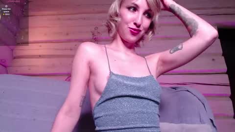 Snapshot of amy_glorious chatting on 04/25/26, 04:15 Amy online show from 04/25/26, 04:15