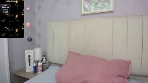 Snapshot of amy_le chatting on 12/20/24, 02:05 Amy online show from 12/20/24, 02:05