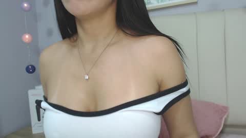 Snapshot of amy_le chatting on 02/06/25, 02:37 Amy online show from 02/06/25, 02:37