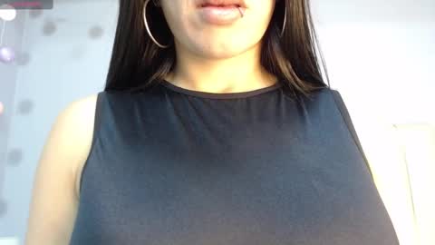 Snapshot of amy_le chatting on 09/22/25, 01:24 Amy online show from 09/22/25, 01:24