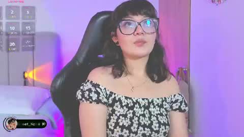 Snapshot of amy_lit chatting on 07/06/26, 10:01 Hello I am Allison Welcome to my room and let is have a good time together whith me online show from 07/06/26, 10:01