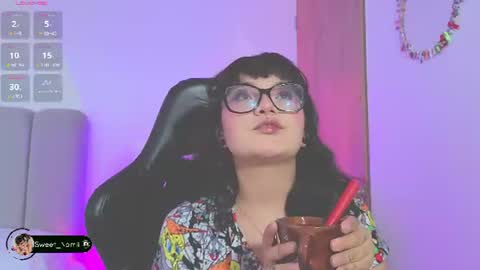 Snapshot of amy_lit chatting on 07/10/26, 10:01 Hello I am Allison Welcome to my room and let is have a good time together whith me online show from 07/10/26, 10:01