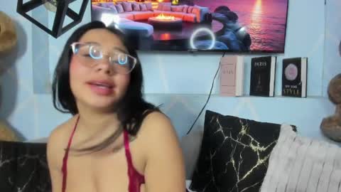 Emy Noa  online show from 05/06/26, 01:14