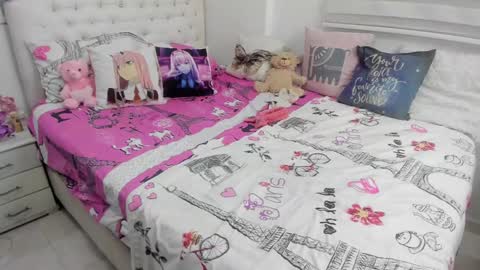 Snapshot of amy_queents chatting on 02/15/25, 01:31 Amy Caroland online show from 02/15/25, 01:31