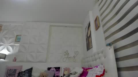 Snapshot of amy_queents chatting on 10/27/25, 12:04 Amy Caroland online show from 10/27/25, 12:04