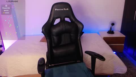 Mia Cristancho online show from 11/10/25, 10:09