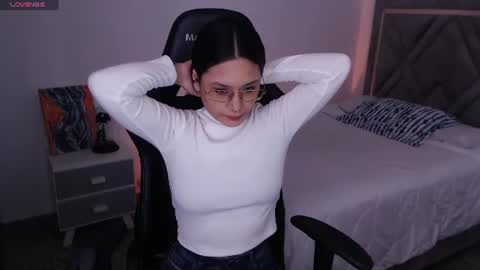 Snapshot of amy_stiward chatting on 06/26/26, 01:59 Mia Cristancho online show from 06/26/26, 01:59