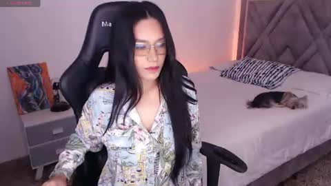 Snapshot of amy_stiward chatting on 07/12/26, 03:58 Mia Cristancho online show from 07/12/26, 03:58