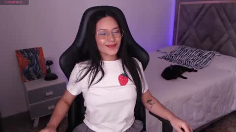 Snapshot of amy_stiward chatting on 07/19/26, 03:49 Mia Cristancho online show from 07/19/26, 03:49