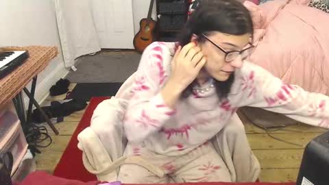 Snapshot of amyattack chatting on 01/22/25, 10:40 Trashely Gimpson online show from 01/22/25, 10:40