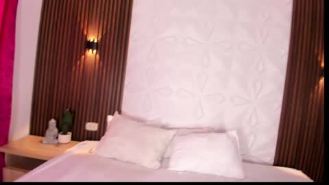 Snapshot of amycolman_ chatting on 05/20/26, 11:49 amy online show from 05/20/26, 11:49
