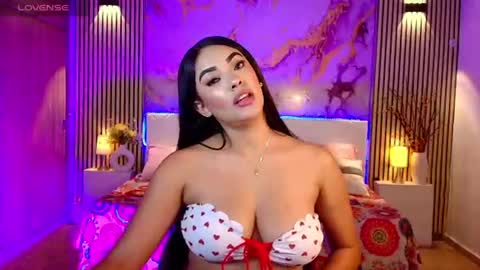 Snapshot of amyjohnsonn chatting on 06/18/26, 06:02 amyjohnsonn online show from 06/18/26, 06:02