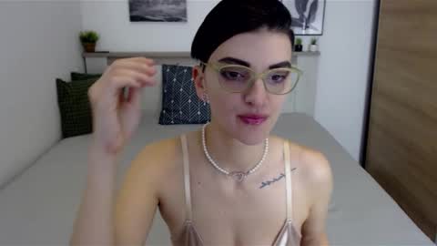 Snapshot of amylexy chatting on 12/08/24, 08:09 Hi there guys  My pleasure in your hands  pvt is open online show from 12/08/24, 08:09