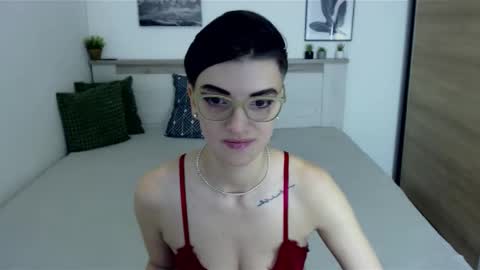 Snapshot of amylexy chatting on 12/20/24, 08:28 Hi there guys  My pleasure in your hands  pvt is open online show from 12/20/24, 08:28