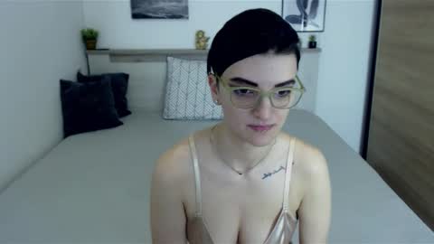 Snapshot of amylexy chatting on 01/14/25, 08:31 Hi there guys  My pleasure in your hands  pvt is open online show from 01/14/25, 08:31