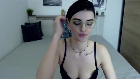Snapshot of amylexy chatting on 01/23/25, 12:41 Hi there guys  My pleasure in your hands  pvt is open online show from 01/23/25, 12:41