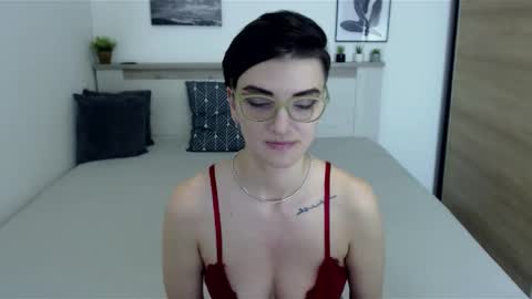 Snapshot of amylexy chatting on 01/30/25, 09:25 Hi there guys  My pleasure in your hands  pvt is open online show from 01/30/25, 09:25