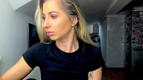 amyroberta92 online show from 12/22/25, 07:38