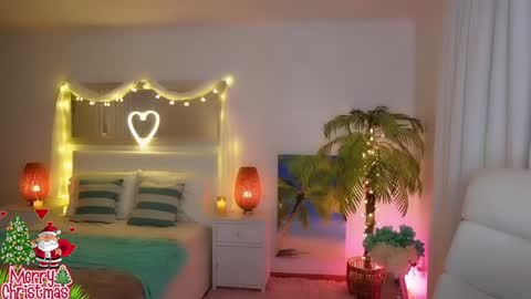 Snapshot of amyvalentine chatting on 12/25/24, 06:20  AmyValentine  online show from 12/25/24, 06:20