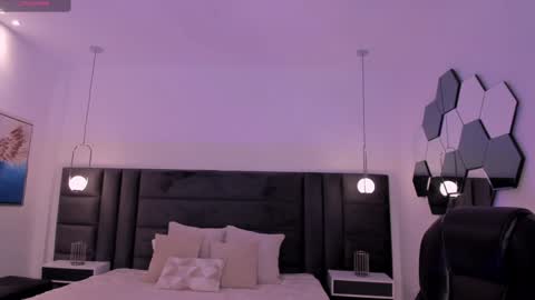 AMY WALKER online show from 02/01/25, 04:00