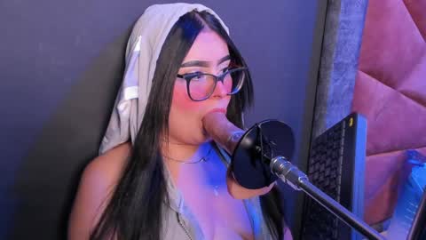 Snapshot of amywhitte_ chatting on 04/24/26, 04:04 amywhitte_ online show from 04/24/26, 04:04