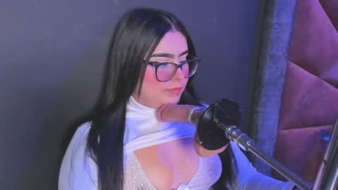 Snapshot of amywhitte_ chatting on 04/25/26, 04:04 amywhitte_ online show from 04/25/26, 04:04
