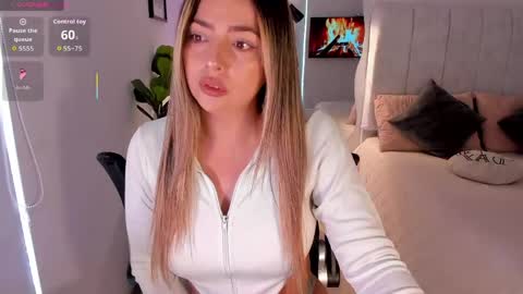 Snapshot of amywoods chatting on 05/25/26, 08:59 online show from 05/25/26, 08:59