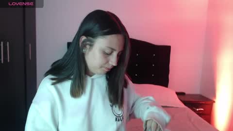 ana_arms_ online show from 04/30/26, 04:46