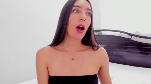 Snapshot of ana_castilo chatting on 01/31/25, 12:18 Ana  IG an castillo 1 online show from 01/31/25, 12:18