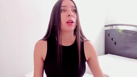 Snapshot of ana_castilo chatting on 02/24/25, 02:04 Ana  IG an castillo 1 online show from 02/24/25, 02:04