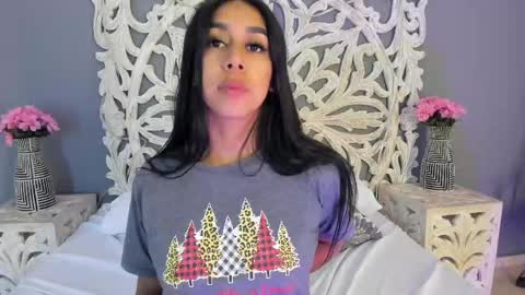Snapshot of ana_gonzalez chatting on 04/28/26, 02:27 Ana Gonzalez online show from 04/28/26, 02:27