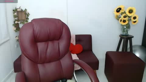 Snapshot of ana_hotmilf chatting on 05/08/26, 11:43 Ana online show from 05/08/26, 11:43