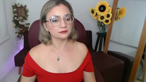 Snapshot of ana_hotmilf chatting on 06/19/26, 11:52 Ana online show from 06/19/26, 11:52