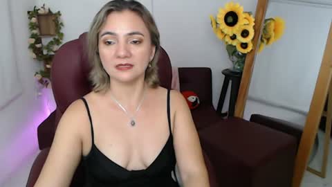Snapshot of ana_hotmilf chatting on 07/18/26, 12:04 Ana online show from 07/18/26, 12:04