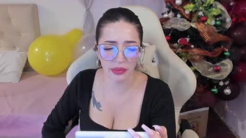 Im anna but you can call me as you want online show from 12/23/24, 10:01