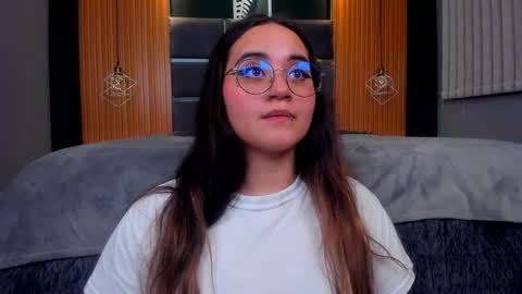 Ana online show from 02/25/25, 12:03