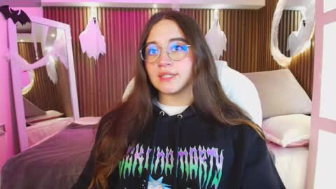 Ana online show from 10/16/25, 07:48