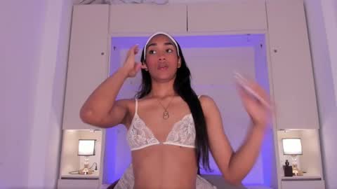 anaacollins_ online show from 10/03/25, 11:40