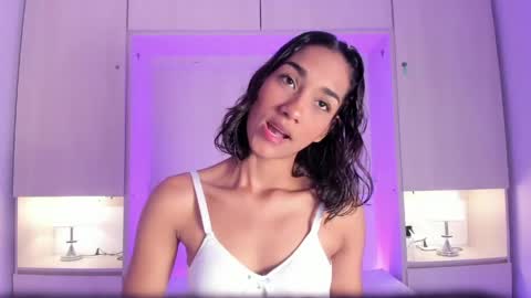 anaacollins_ online show from 04/21/26, 11:38