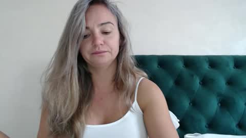 Ana online show from 10/20/25, 07:20