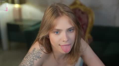 Snapshot of anabel2054 chatting on 07/09/26, 10:41 Sweet girls online show from 07/09/26, 10:41